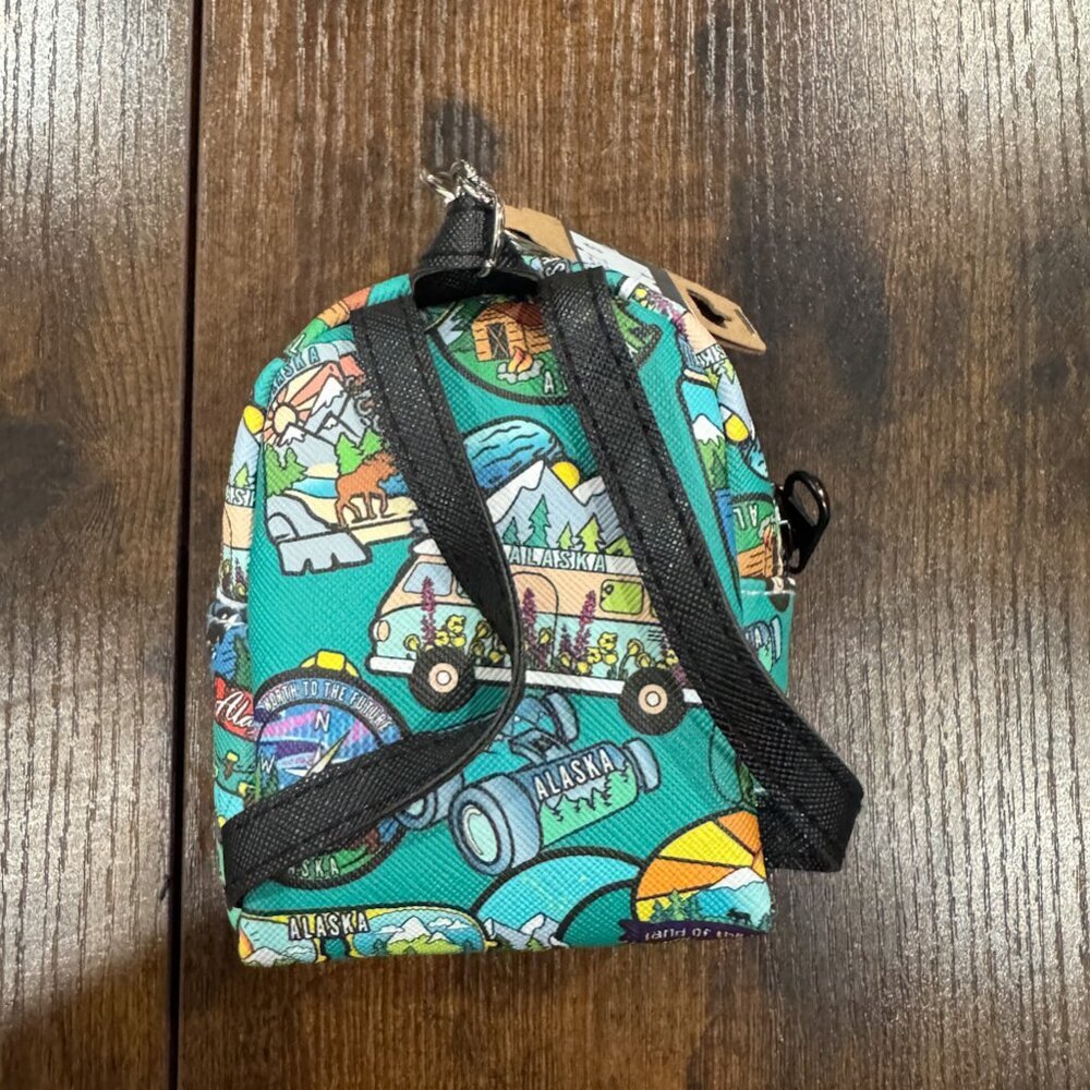 Alaska Rv Adventure Backpack Coin Keychain NWT​ - Picture 2 of 4